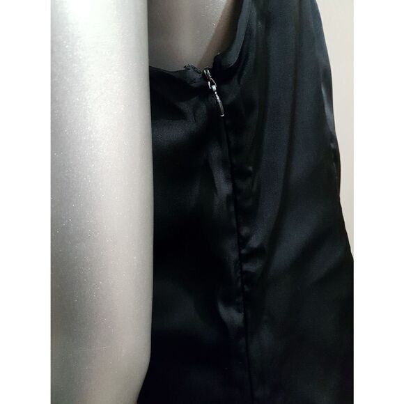 Spense Medium black blouse with floral detail. Side zipper and button back - Picture 9 of 12